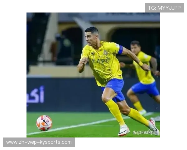 C罗禁区前沿怒射偏得可惜