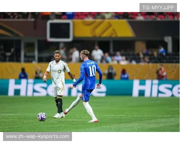 切尔西在边路连续换位并渗透,前场威胁不断